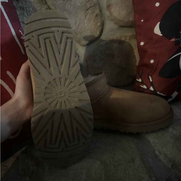 worn once uggs mini ultra in shade chestnut, size 7 ! read description. - Picture 6 of 6